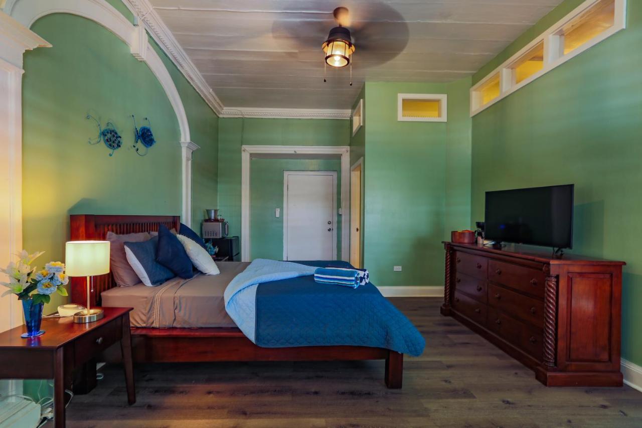 Victoria House Hotel Frederiksted Bagian luar foto