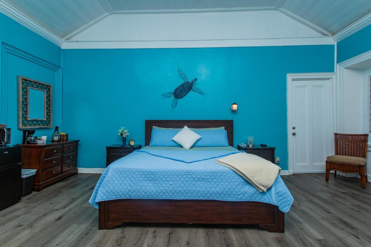 Victoria House Hotel Frederiksted Bagian luar foto