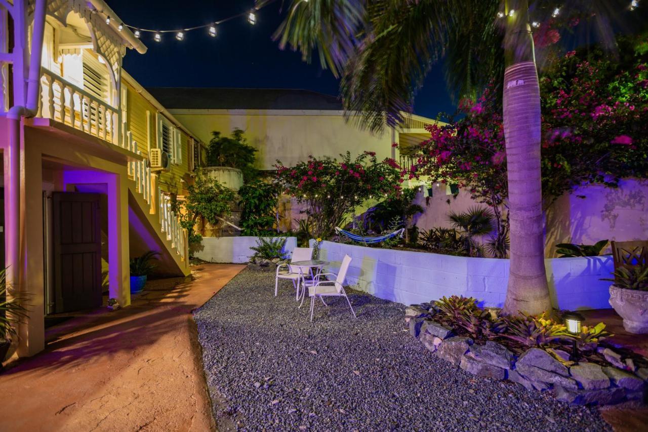 Victoria House Hotel Frederiksted Bagian luar foto