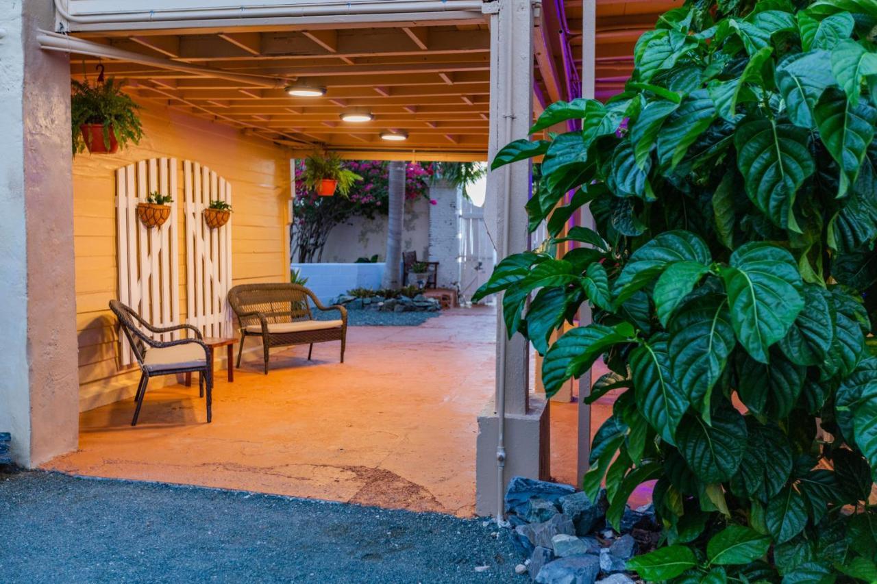 Victoria House Hotel Frederiksted Bagian luar foto