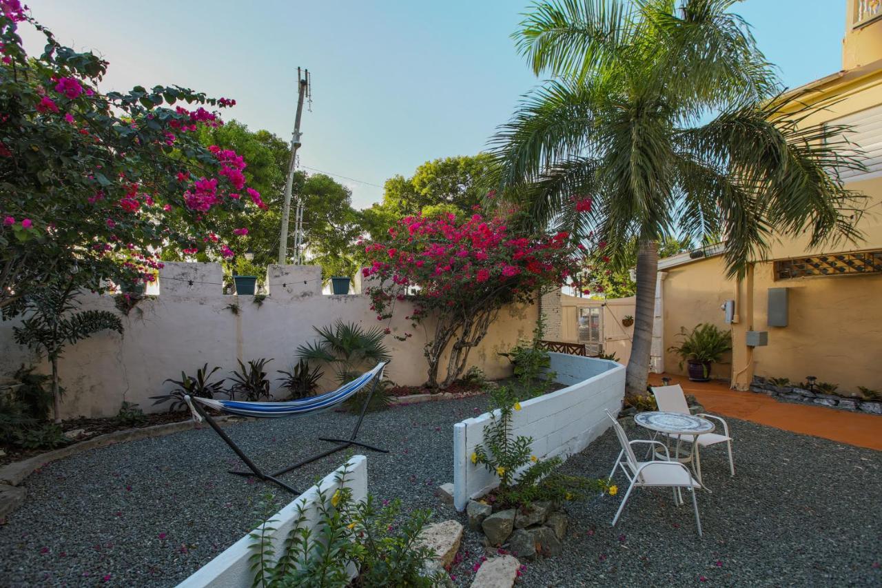Victoria House Hotel Frederiksted Bagian luar foto