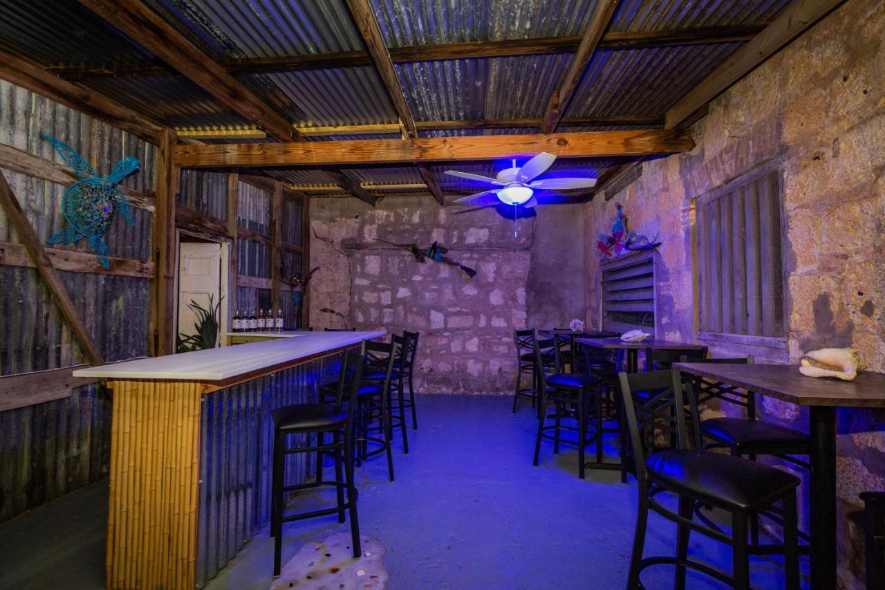 Victoria House Hotel Frederiksted Bagian luar foto