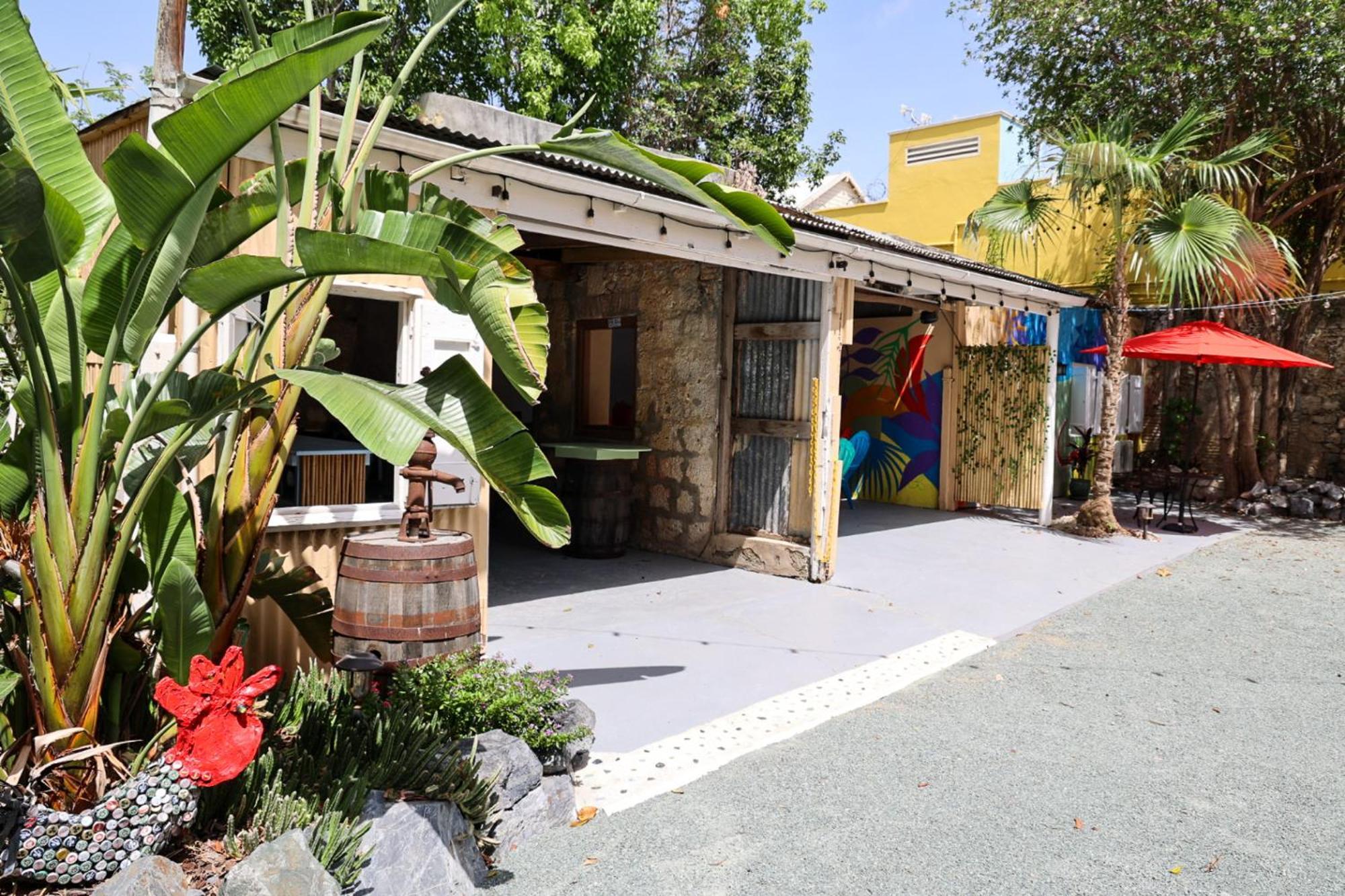 Victoria House Hotel Frederiksted Bagian luar foto