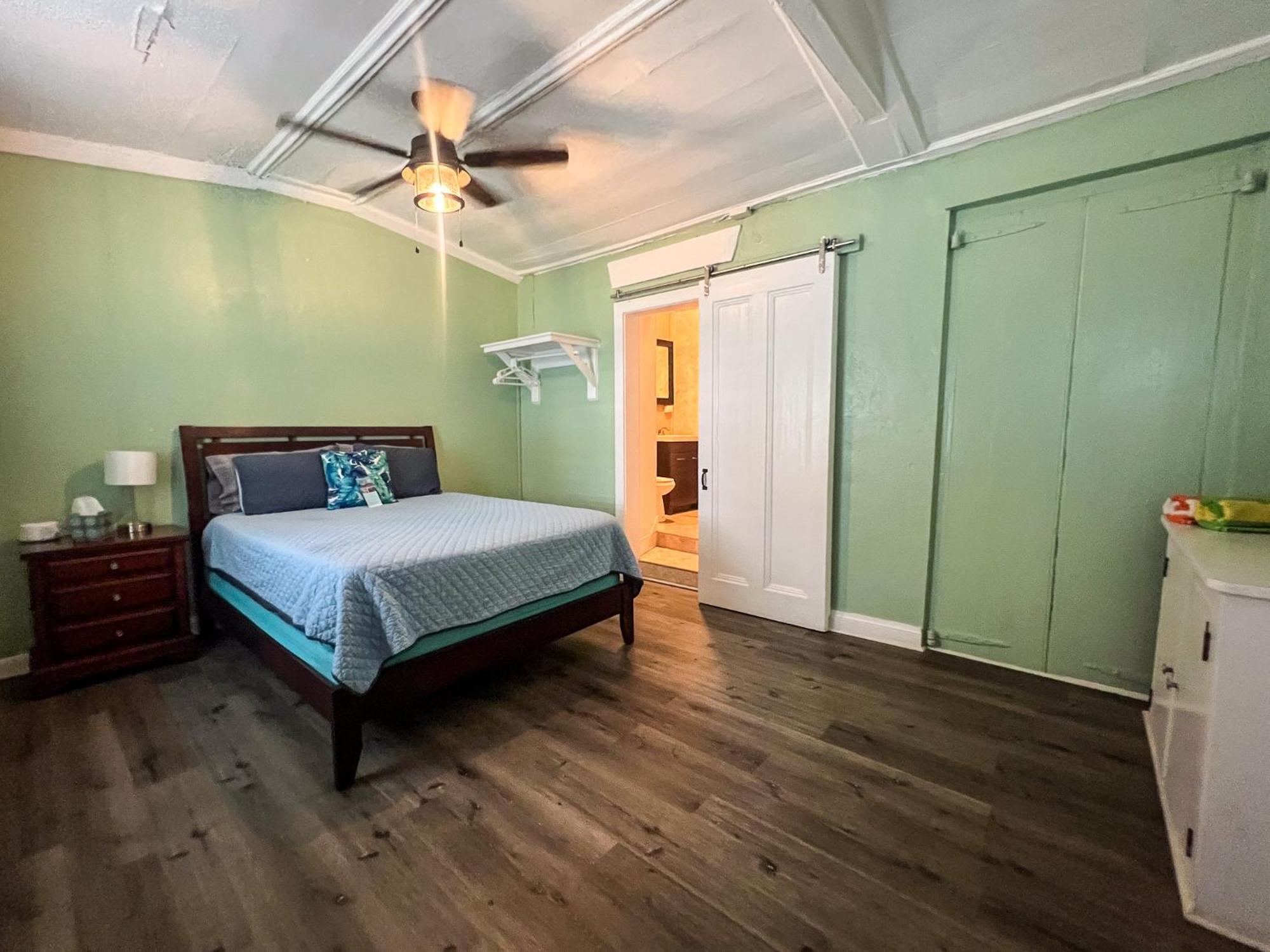 Victoria House Hotel Frederiksted Bagian luar foto