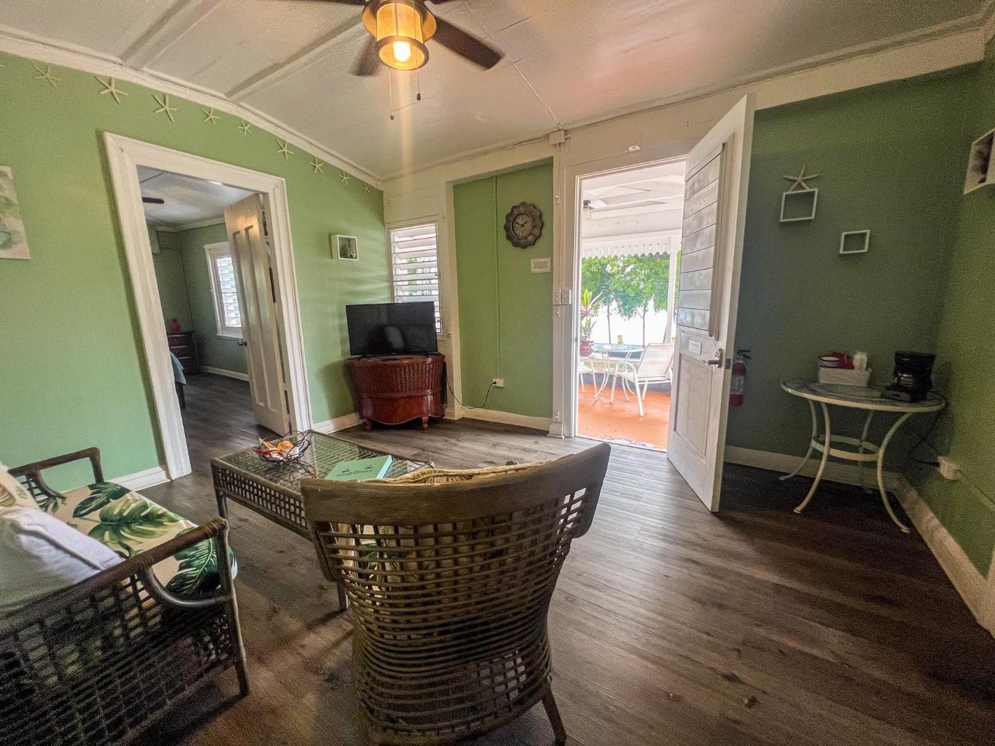 Victoria House Hotel Frederiksted Bagian luar foto