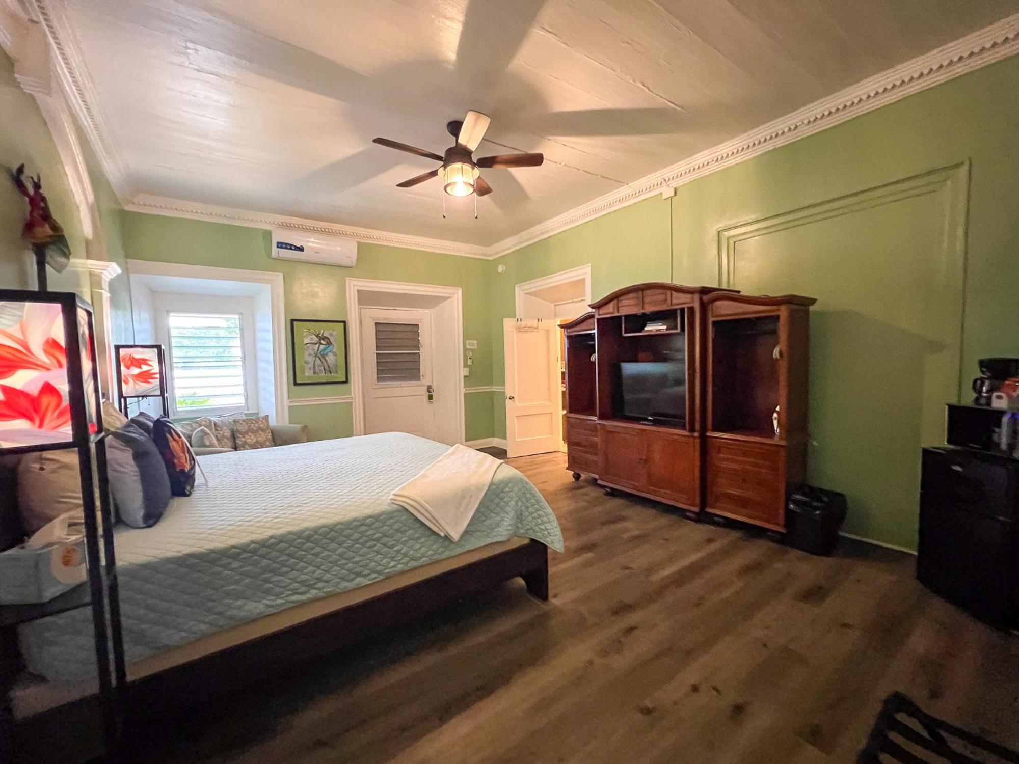 Victoria House Hotel Frederiksted Bagian luar foto